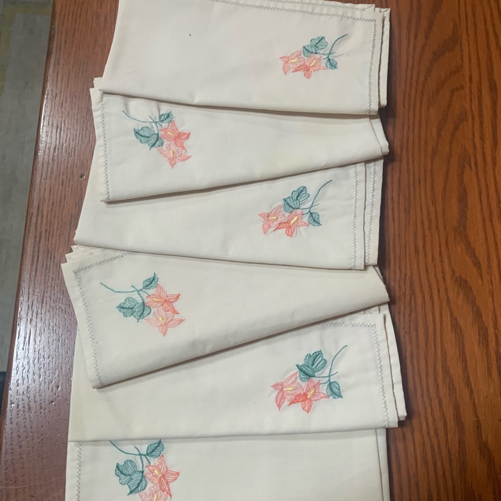 Six beautifully vintage cloth embroidered napkins